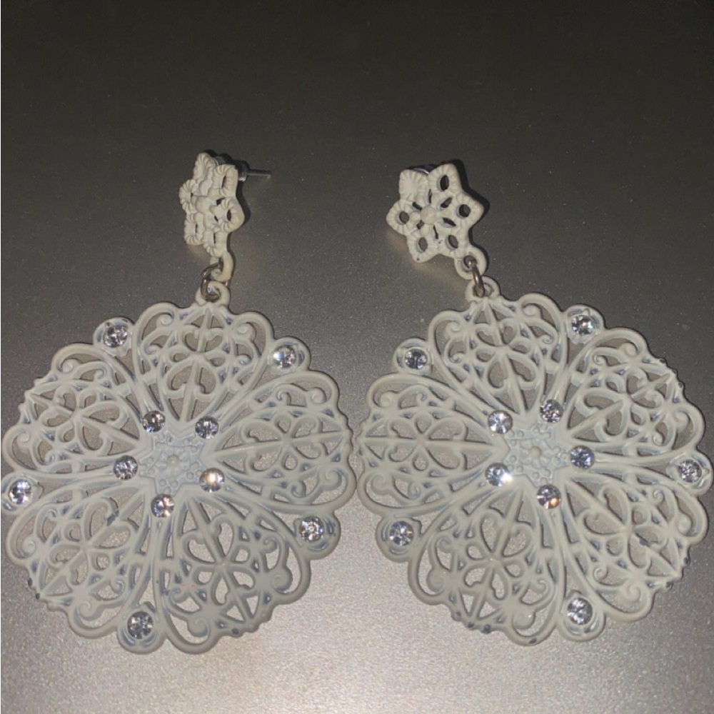 Snowflake dangling rhinestone earrings